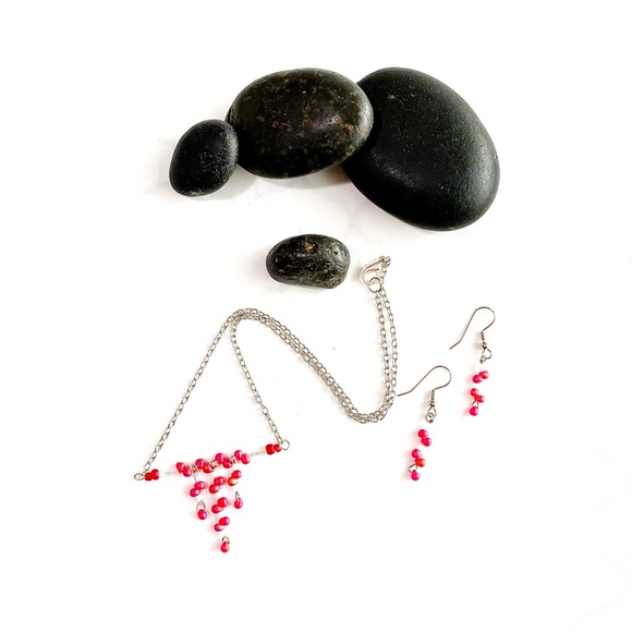 Red & White Tiered Pendant Necklace & Earrings - Picture 4 of 8